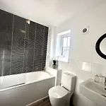 Park House By Blue Skies Holiday home *